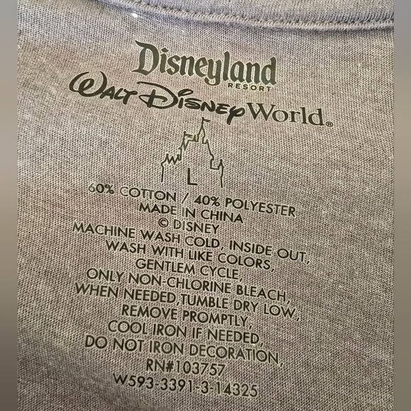 Walt Disney - Minnie Mouse with Red Polka Dot Bow Short-Sleeve Graphic Tee - Picture 5 of 5